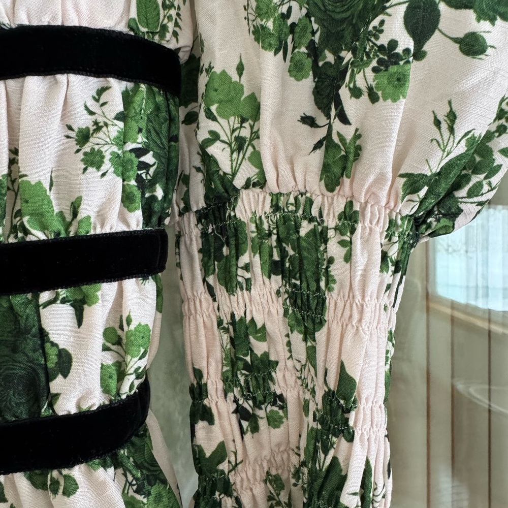 Damaris Bailey Ivy Rose Floral Puff Sleeve Top - Green and Black - Picture 4 of 7
